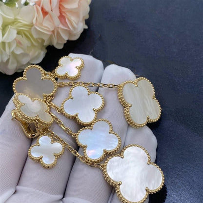 {
  "Bling Jewelrys": "ブリング・ジュエリー",
  "CLOVER EARRINGS WHITE MOP 4 MOTIFS GOLD": "クローバーピアス ホワイトマザーオブパール 4モチーフ ゴールド"
}