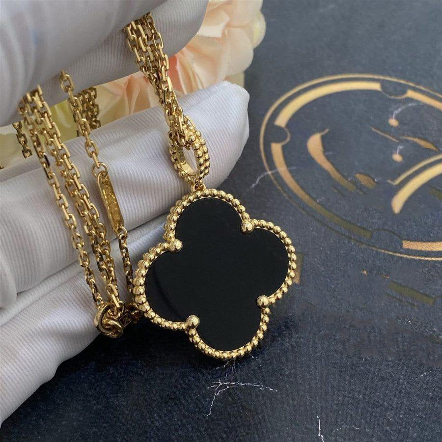 {
"Bling Jewelrys": "Bling Jewelry",
"CLOVER 25MM GOLD ONYX BIG CLOVER NECKLACE": "KLEEBLATT 25MM GOLD ONYX GROSSE KLEEBLATT-HALSKETTE"
}