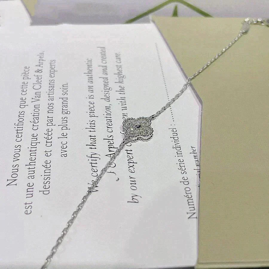 {
  "Bling Jewelrys": "ブリング・ジュエリー",
  "CLOVER  SINGLE FLOWER BRACELET SILVER": "クローバー シングルフラワー ブレスレット シルバー"
}