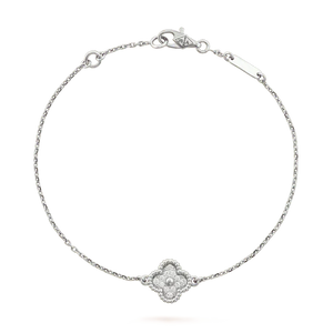 {
  "Bling Jewelrys": "ブリング・ジュエリー",
  "CLOVER  SINGLE FLOWER BRACELET SILVER": "クローバー シングルフラワー ブレスレット シルバー"
}