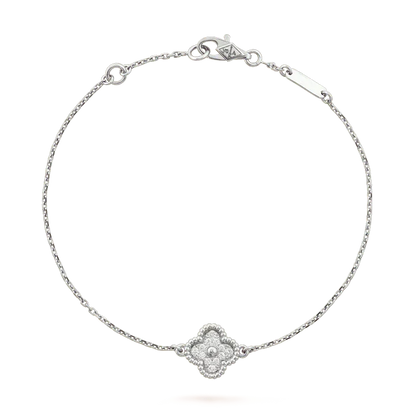 {
  "Bling Jewelrys": "ブリング・ジュエリー",
  "CLOVER  SINGLE FLOWER BRACELET SILVER": "クローバー シングルフラワー ブレスレット シルバー"
}