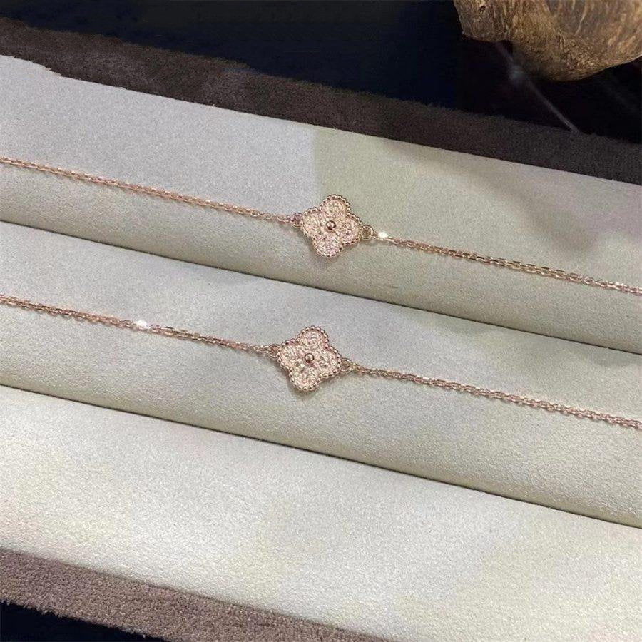 [Bling Jewelry] KLEEBATT-ARMBAND MIT EINZELNER BLÜTE