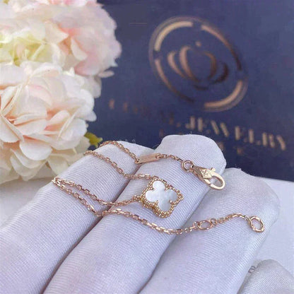 [Bling Jewelry] KLEEBATT-ARMBAND MIT EINZELNER WEISSER MUTTERPERLENBLÜTE