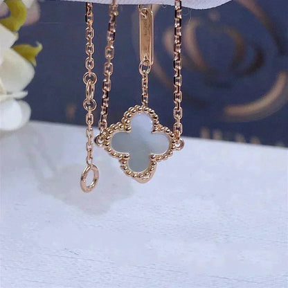 [Bling Jewelry] KLEEBATT-ARMBAND MIT EINZELNER WEISSER MUTTERPERLENBLÜTE