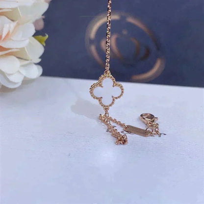 [Bling Jewelry] KLEEBATT-ARMBAND MIT EINZELNER WEISSER MUTTERPERLENBLÜTE