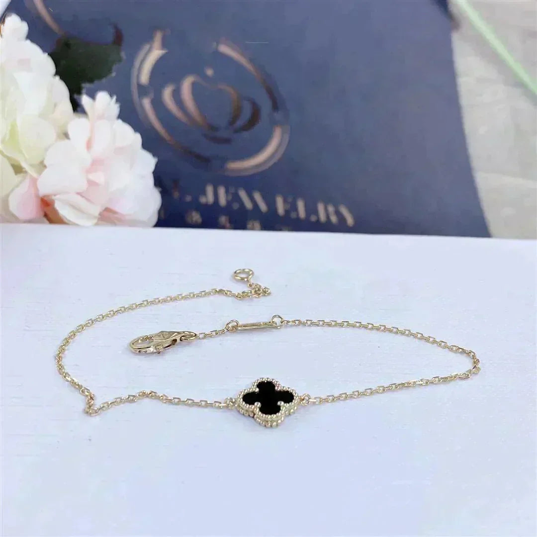 {
"Bling Jewelrys ": "Bling Jewelry ",
"CLOVER ONYX SINGLE FLOWER BRACELET": "KLEEBLATT ONYX EINZELBLUMEN-ARMBAND"
}