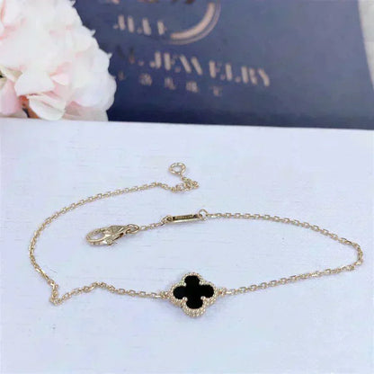 {
"Bling Jewelrys ": "Bling Jewelry ",
"CLOVER ONYX SINGLE FLOWER BRACELET": "KLEEBLATT ONYX EINZELBLUMEN-ARMBAND"
}