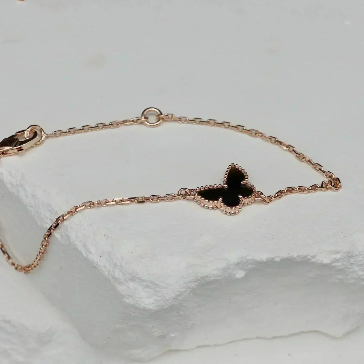 {
  "Bling Jewelrys": "ブリングジュエリー",
  "BUTTERFLY ONYX  BUTTERFLY BRACELET": "バタフライ オニキス バタフライ ブレスレット"
}