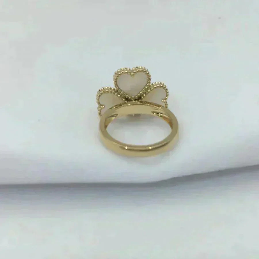 {
  "Bling Jewelrys": "Bling Jewelry",
  "SWEET CLOVER WHITE MOP RING": "SÜSSER KLEE RING MIT WEISSEM PERLMUTT"
}
