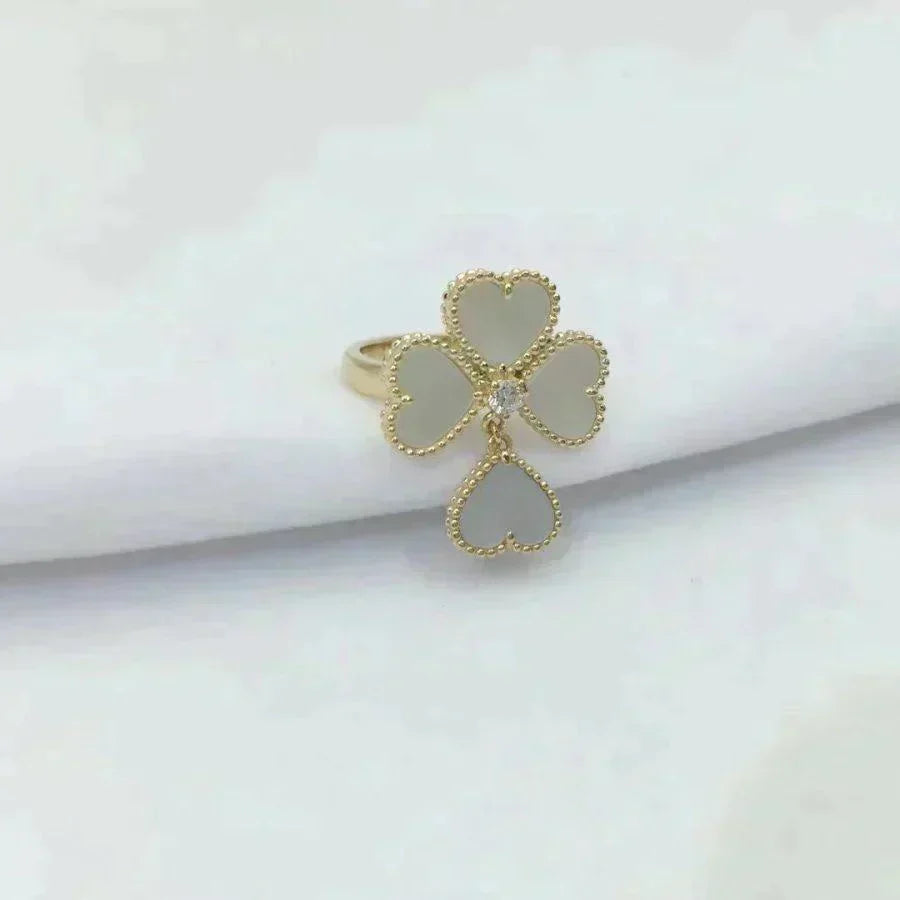 {
  "Bling Jewelrys": "Bling Jewelry",
  "SWEET CLOVER WHITE MOP RING": "SÜSSER KLEE RING MIT WEISSEM PERLMUTT"
}