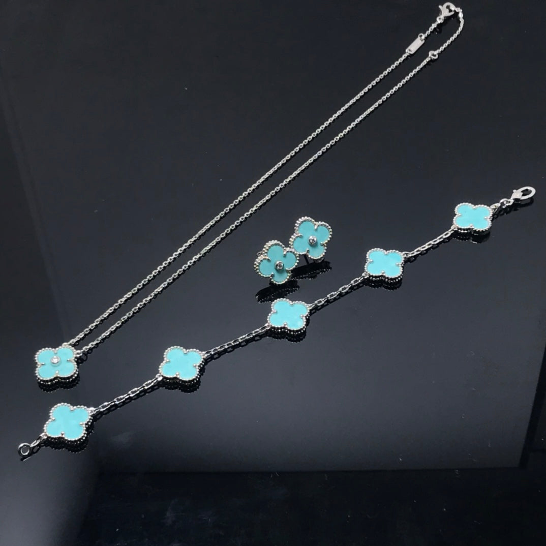[ブリングジュエリー] クローバー 1粒 ダイヤモンド ブルースカイ シルバーピアス