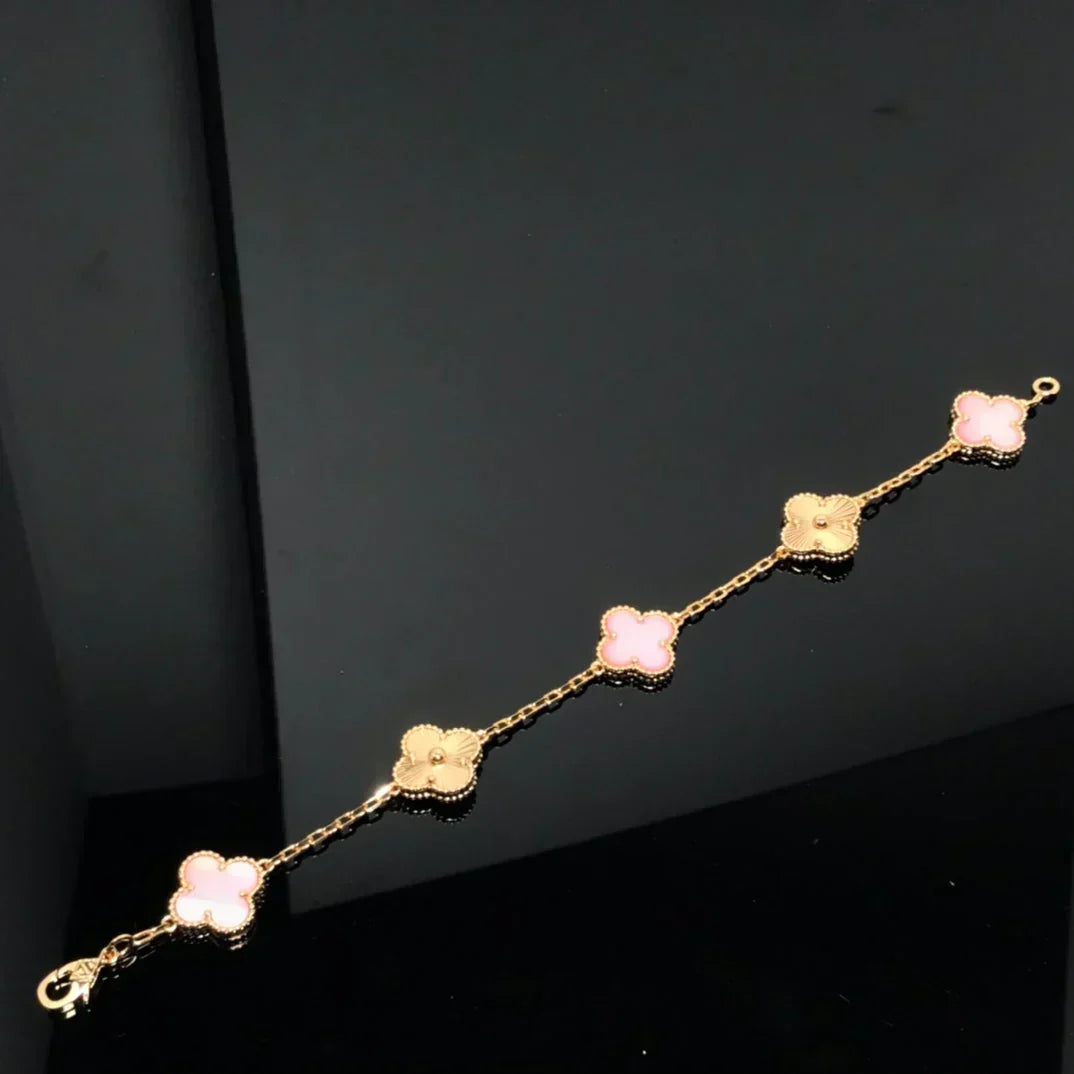 {
  "Bling Jewelrys": "ブリングジュエリー",
  "CLOVER 5 MOTIFS": "クローバー 5モチーフ",
  "PINK MOP BRACELET COLLECTION": "ピンクMOPブレスレットコレクション"
}