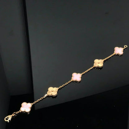 {
  "Bling Jewelrys": "ブリングジュエリー",
  "CLOVER 5 MOTIFS": "クローバー 5モチーフ",
  "PINK MOP BRACELET COLLECTION": "ピンクMOPブレスレットコレクション"
}