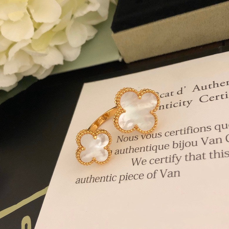 [Bling Jewelrys ]CLOVER BETWEEN THE FINGER RING