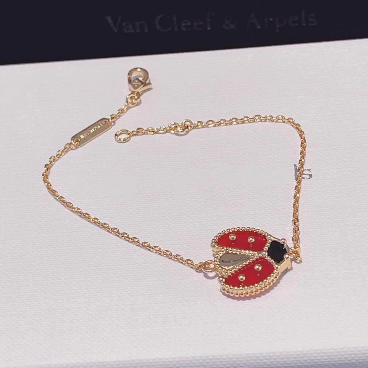 {
  "Bling Jewelrys": "[Bling Jewelrys ]LUCKY SPRING 1 MOTIF ARMBAND IN ROSÉGOLD"
}