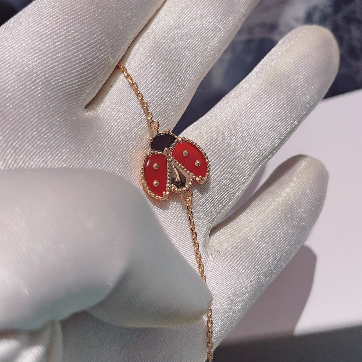 {
  "Bling Jewelrys": "[Bling Jewelrys ]LUCKY SPRING 1 MOTIF ARMBAND IN ROSÉGOLD"
}