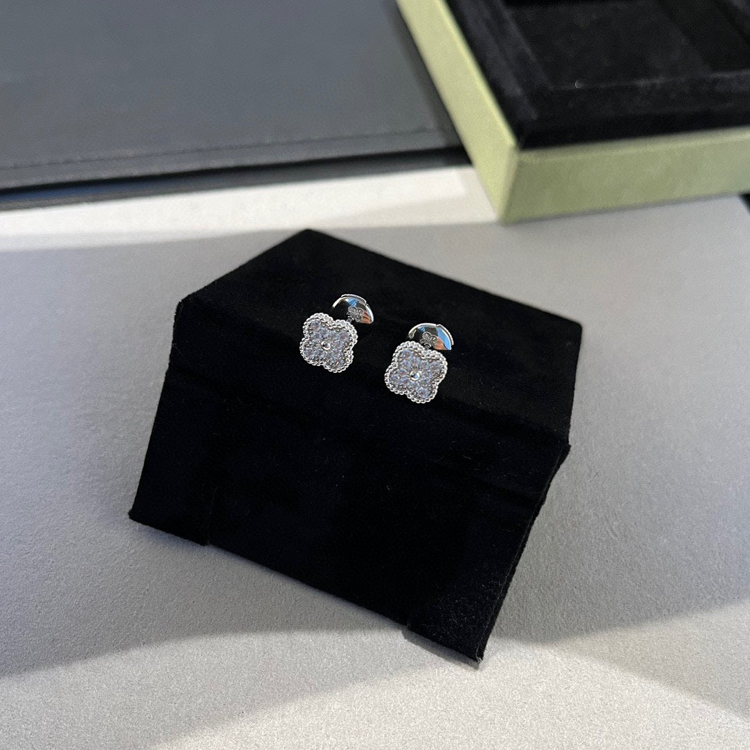 [Bling Jewelrys ]CLOVER MINI DIAMOND STUD EARRINGS