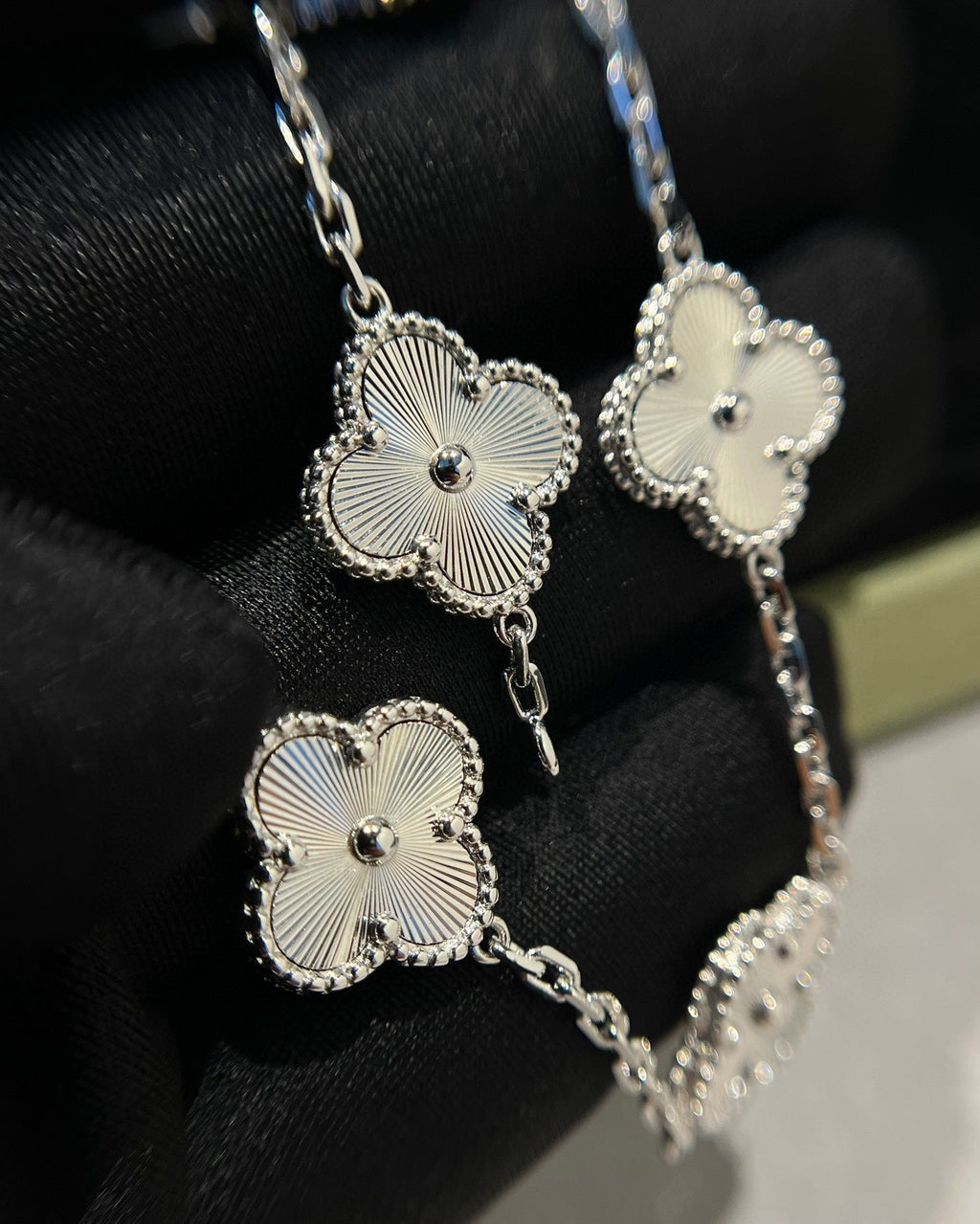 [Bling Jewelrys ] CLOVER 5 MOTIF LASER BRACELET COLLECTION
