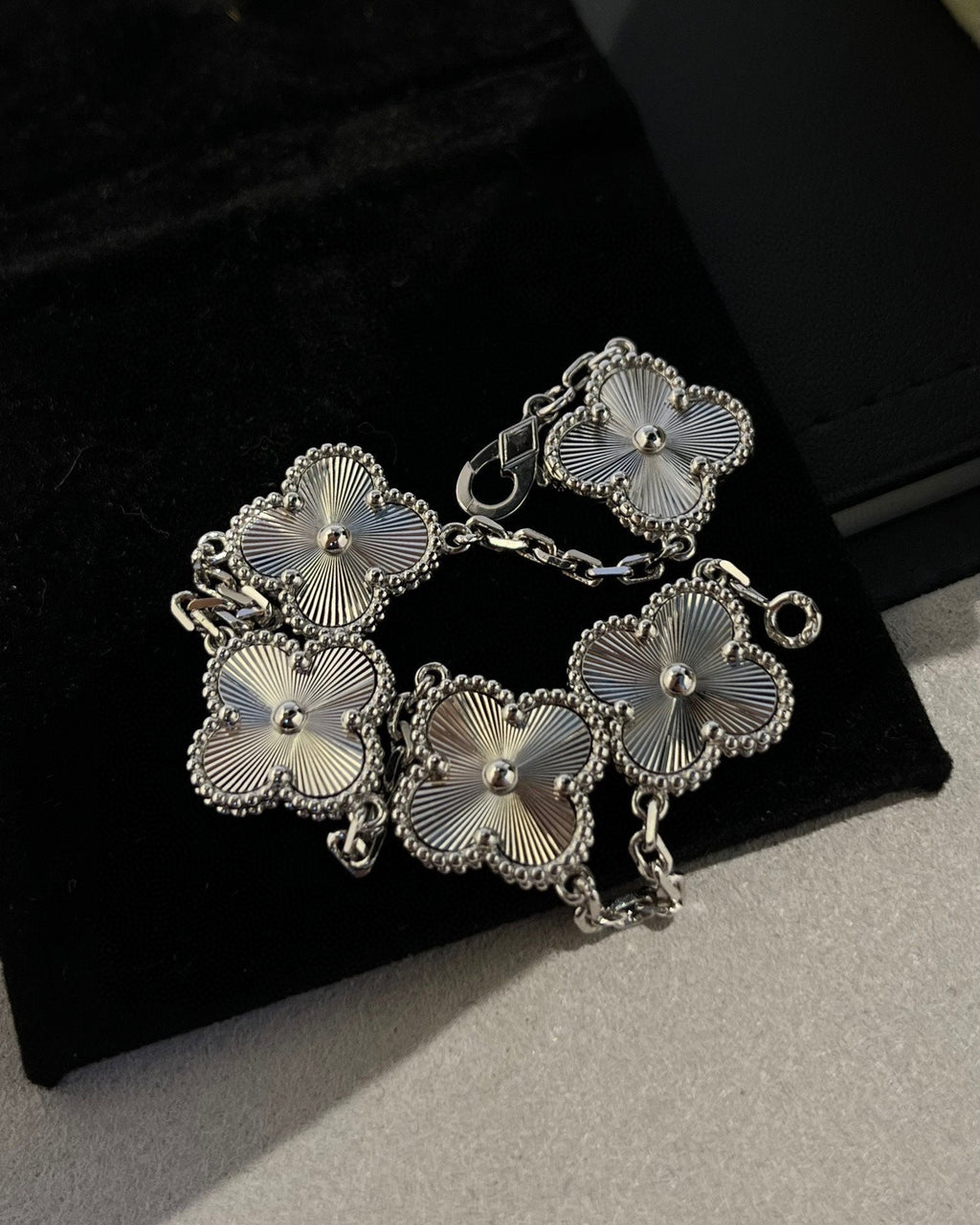 [Bling Jewelrys ] CLOVER 5 MOTIF LASER BRACELET COLLECTION