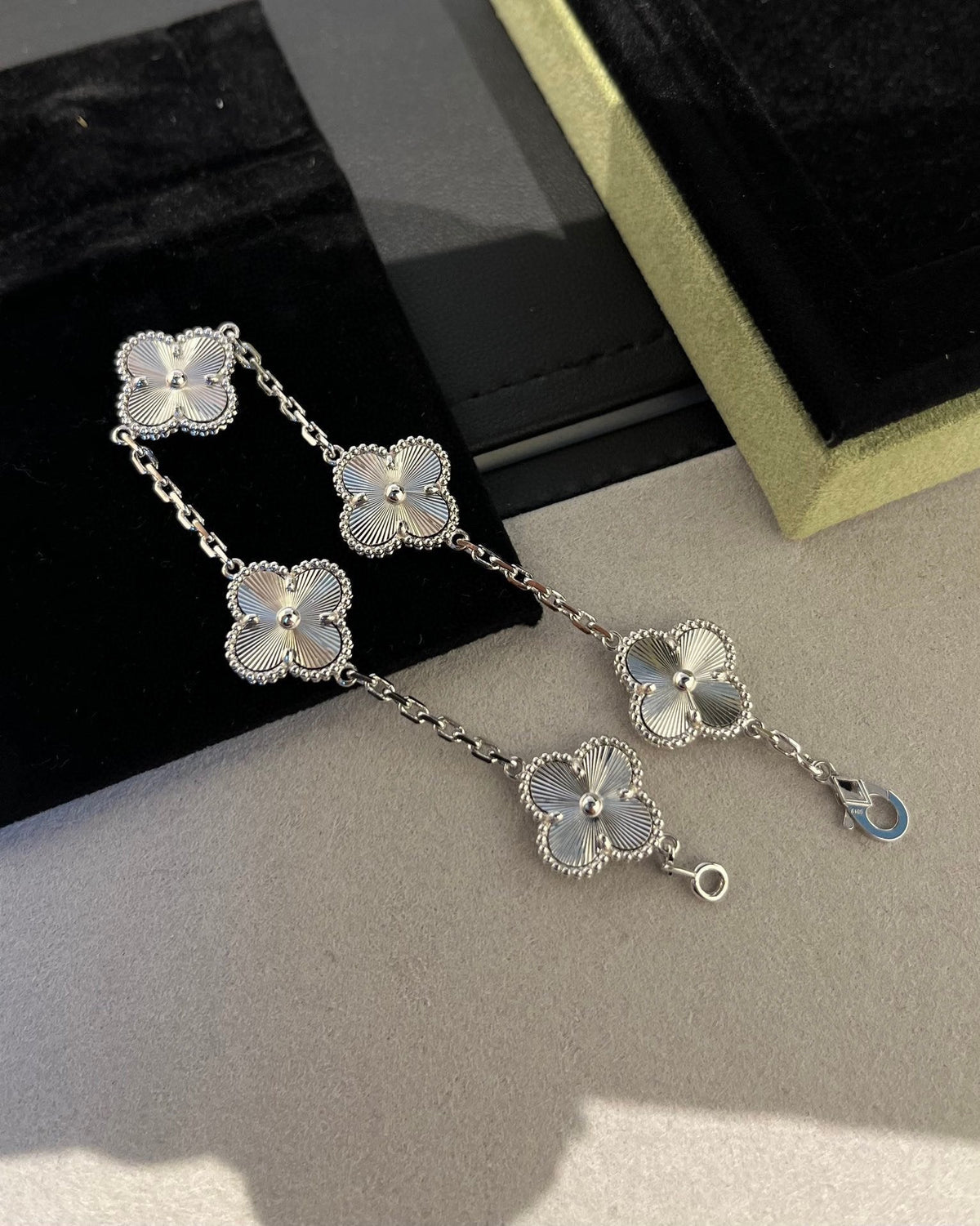 [Bling Jewelrys ] CLOVER 5 MOTIF LASER BRACELET COLLECTION