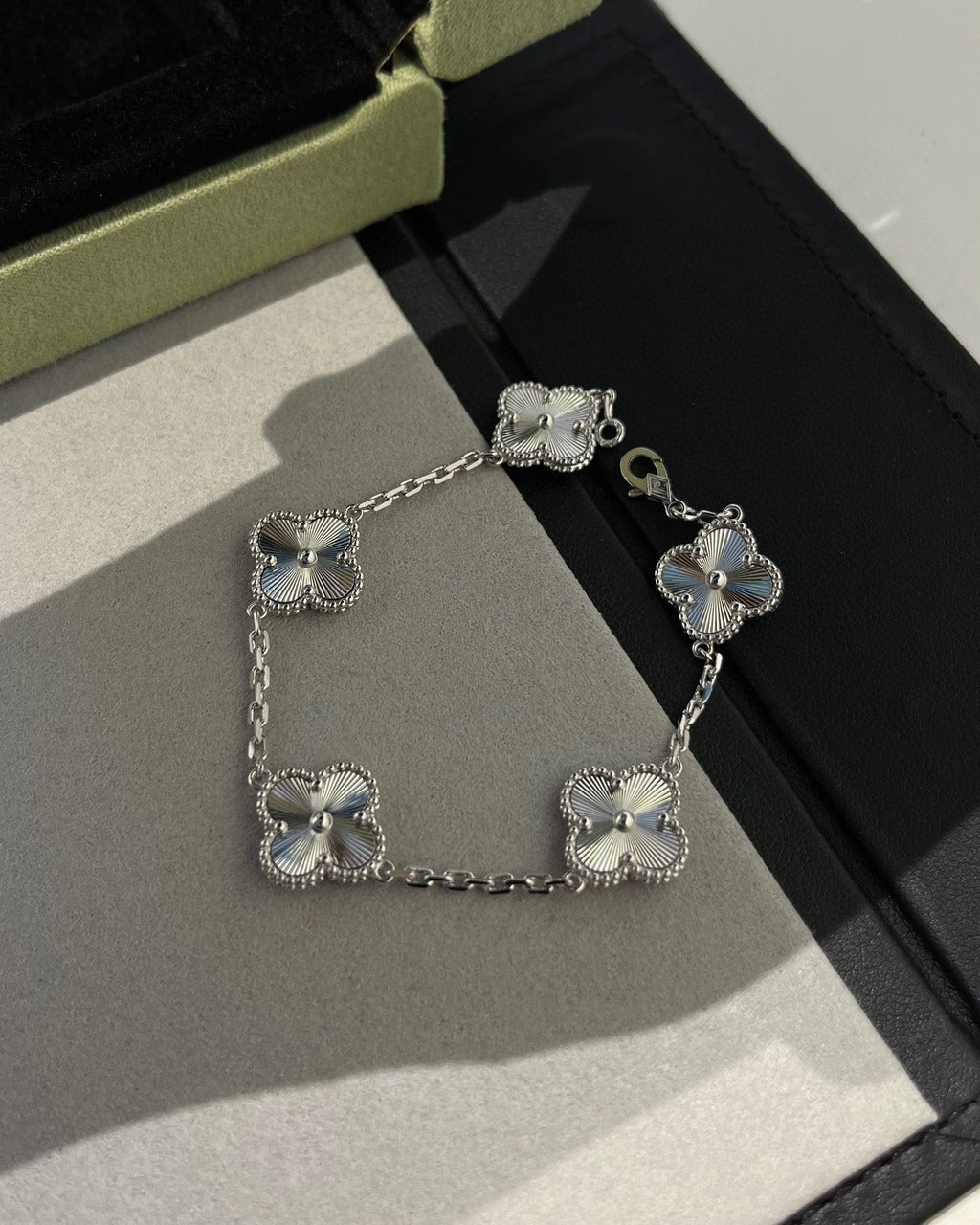 [Bling Jewelrys ] CLOVER 5 MOTIF LASER BRACELET COLLECTION